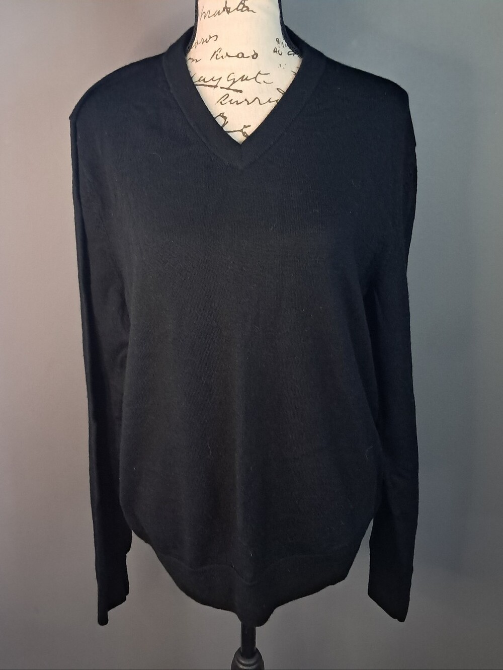 Banana Republic Sweater  100% Merino Wool Size Medium Black V Neck